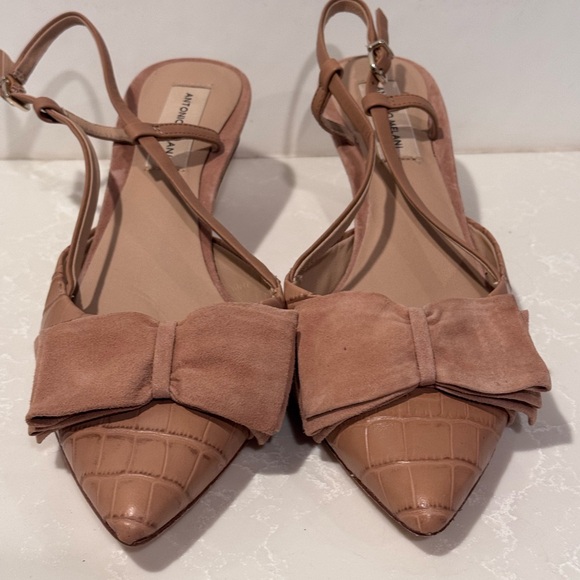 ANTONIO MELANI Leather buckle heels with suede bow Size 10. Excellent condition - Picture 2 of 10